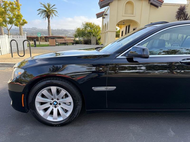 Used 2009 BMW 750i RWD image 25