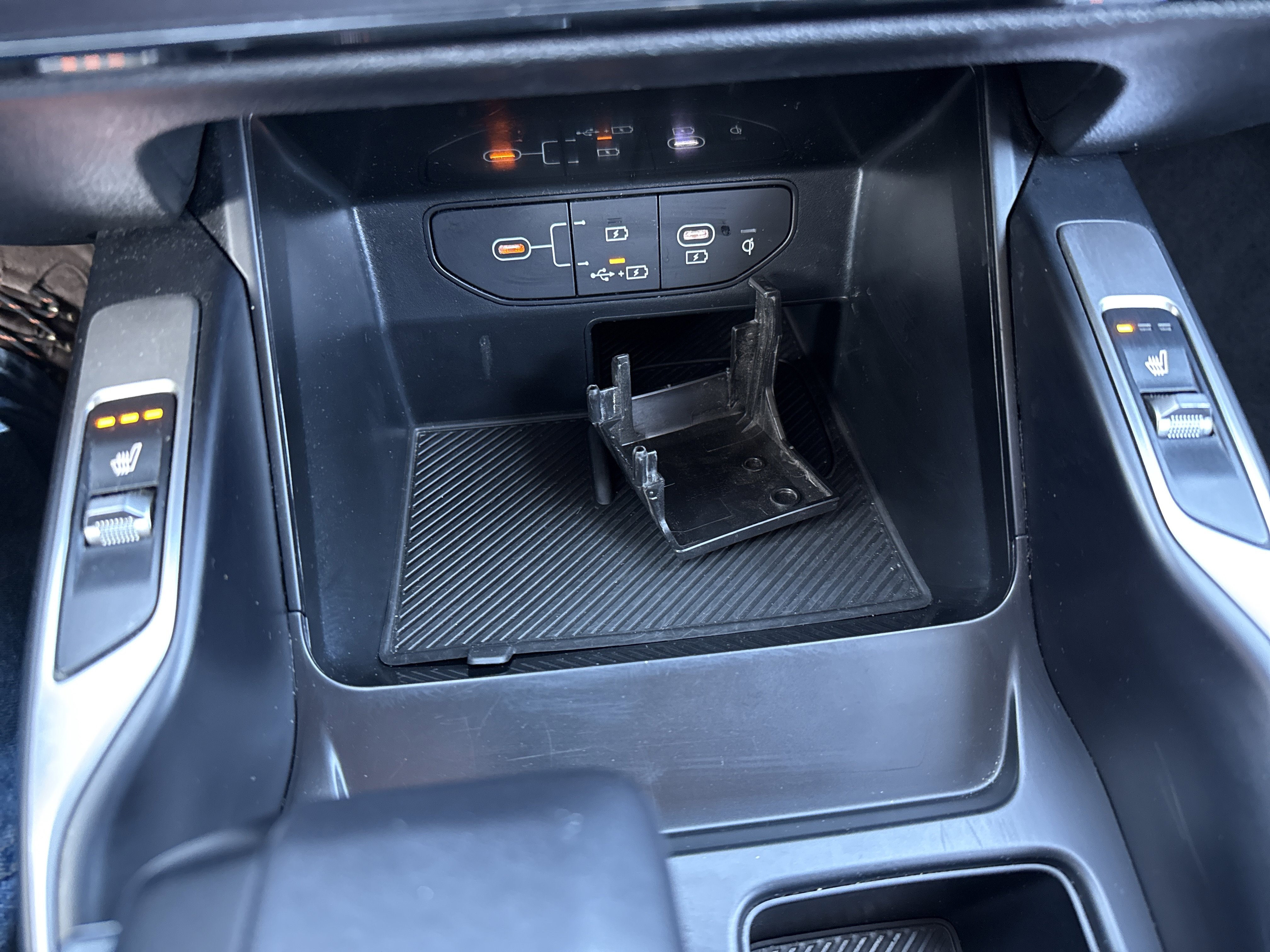 Certified 2024 Kia Sorento S image 29