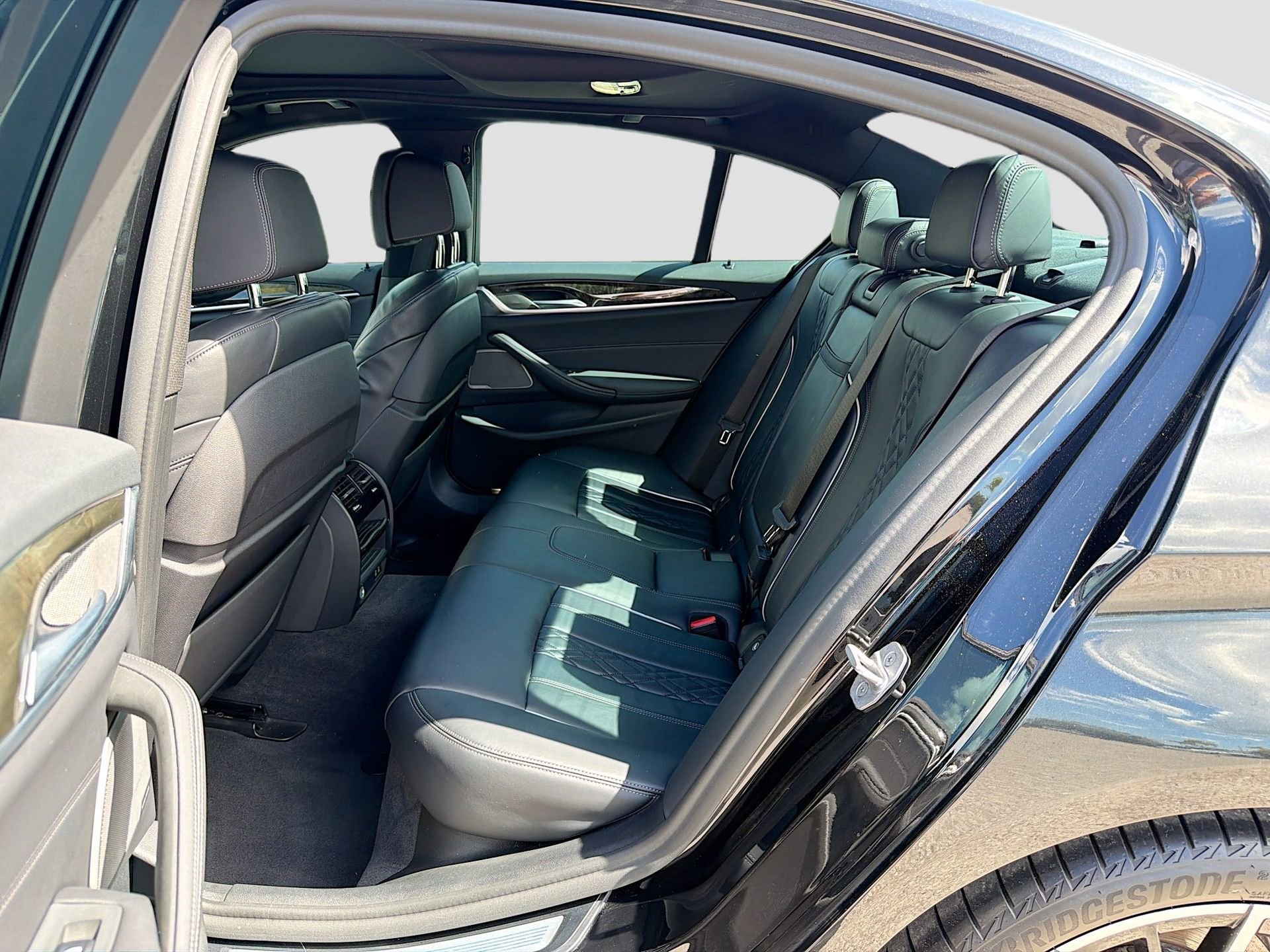 Used 2021 BMW 530i w/ M Sport Package image 22