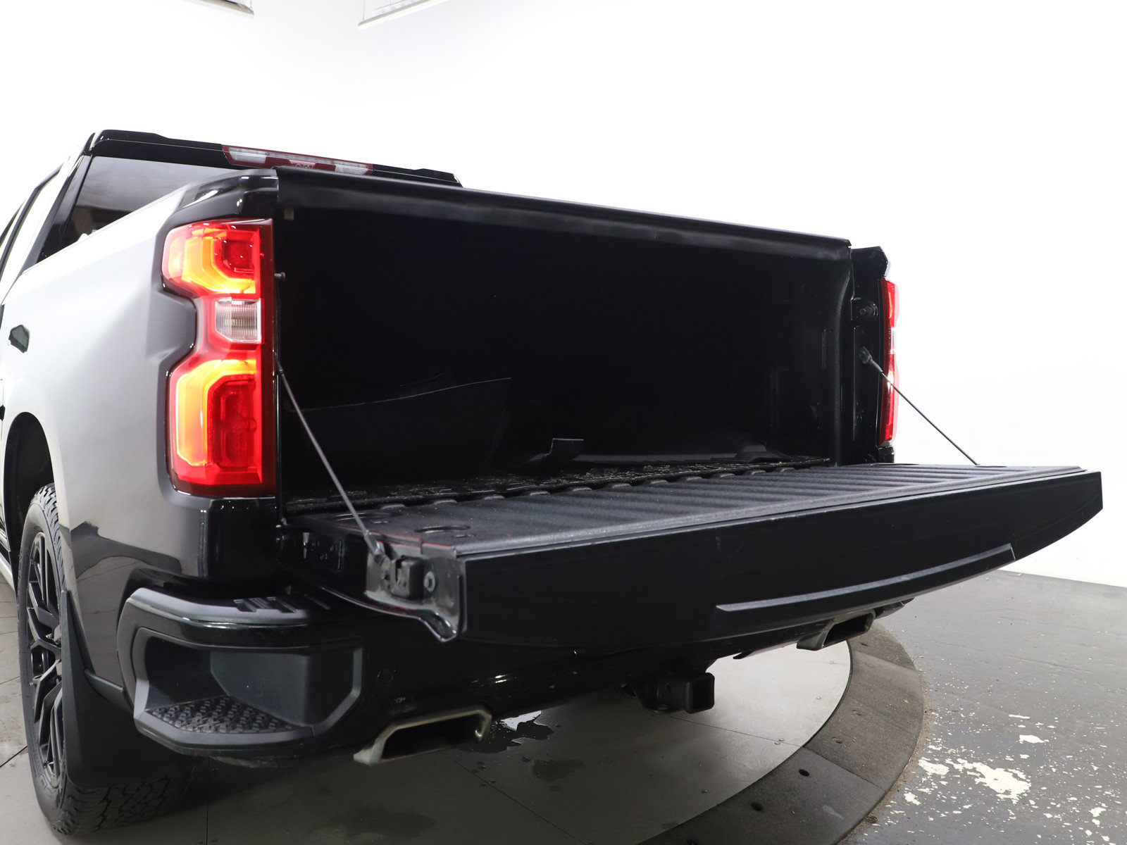 Used 2022 Chevrolet Silverado 1500 High Country w/ High Country Premium Package image 17