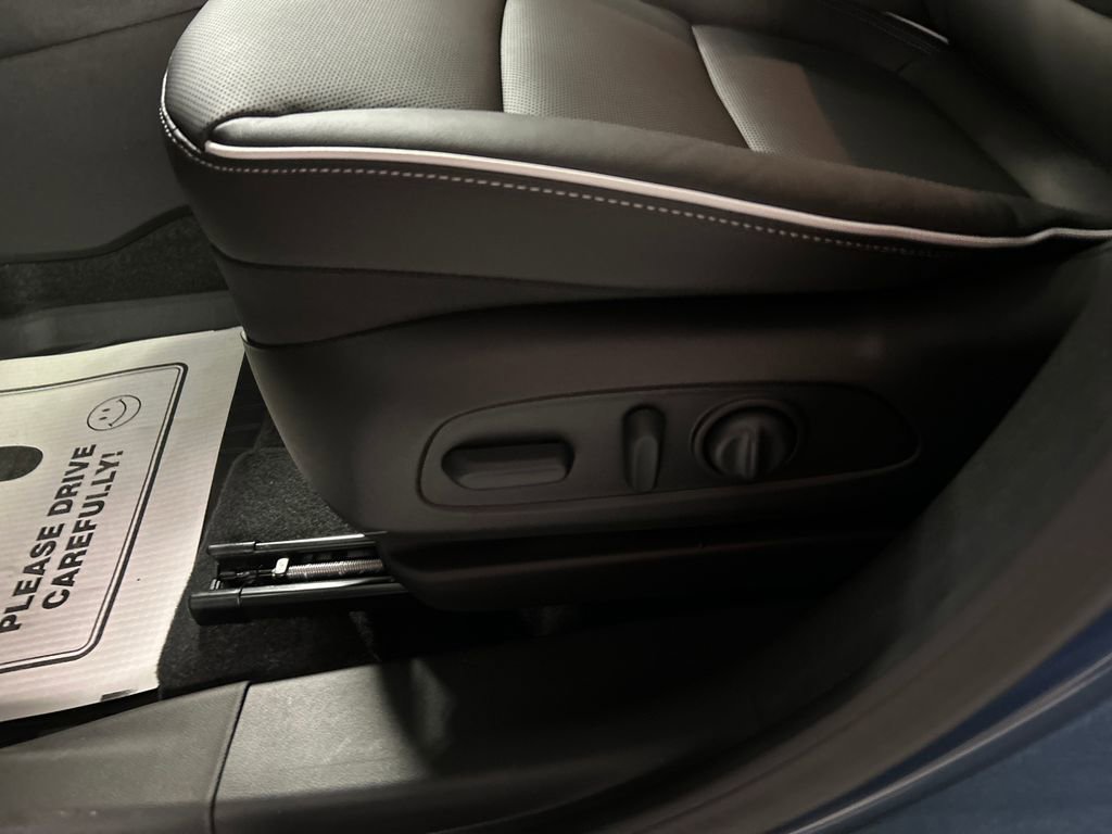 Used 2026 Buick Encore GX Avenir w/ Avenir Technology Package image 13