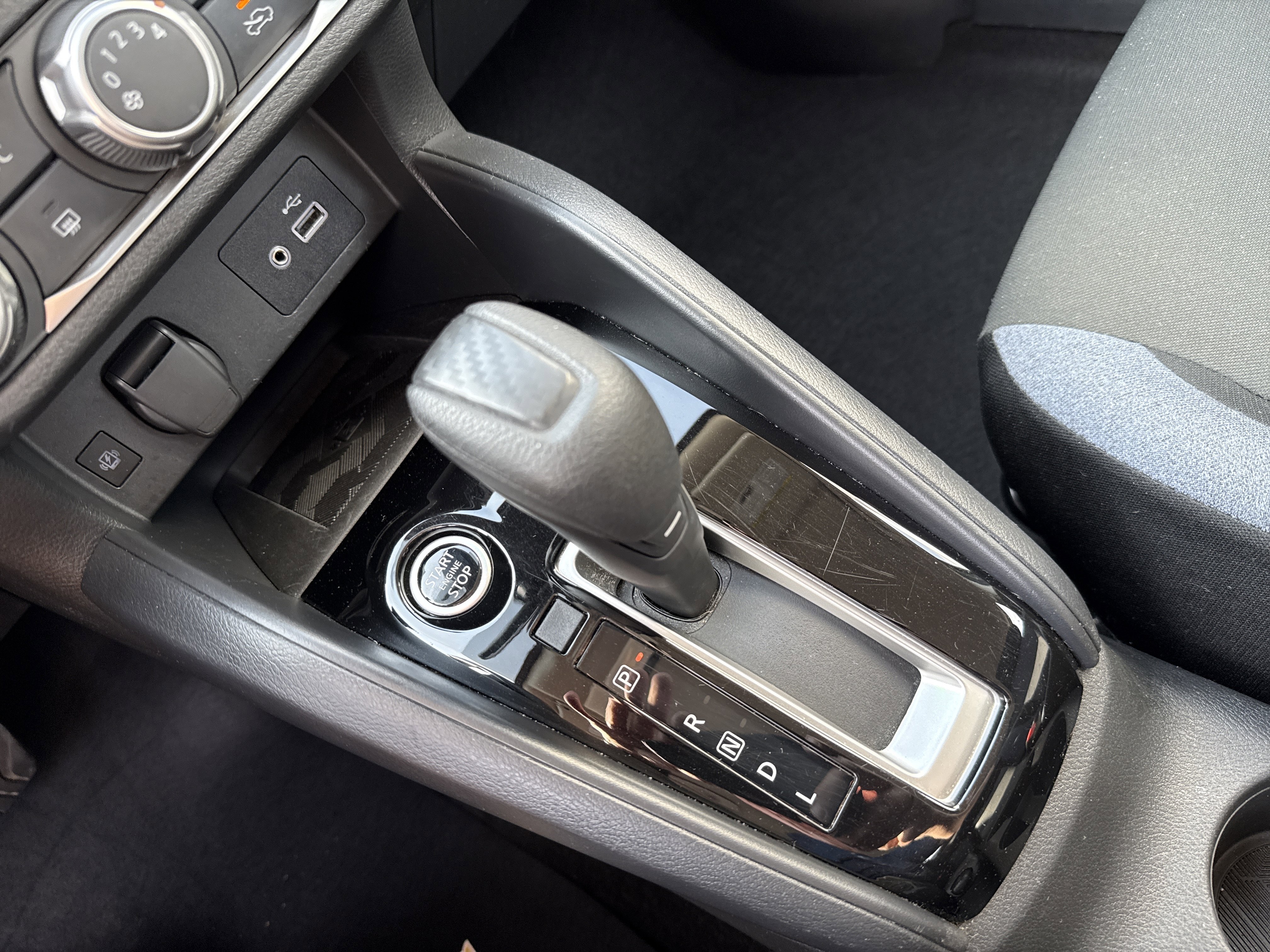 Used 2025 Nissan Versa SV FWD image 23