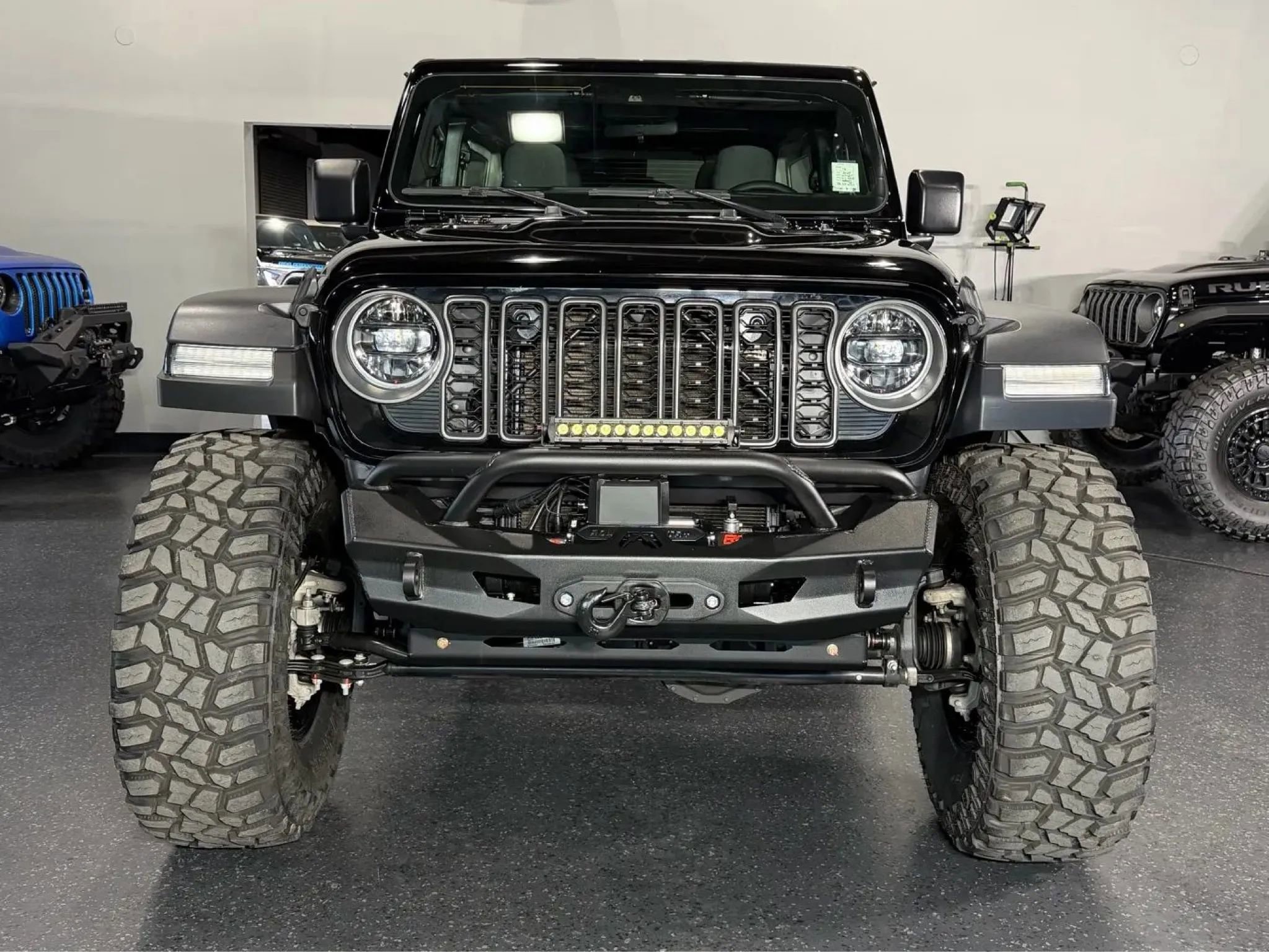 Used 2025 Jeep Wrangler Unlimited Rubicon image 3