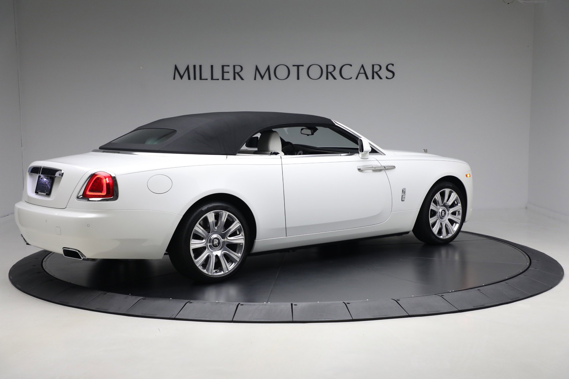 Certified 2018 Rolls-Royce Dawn image 23