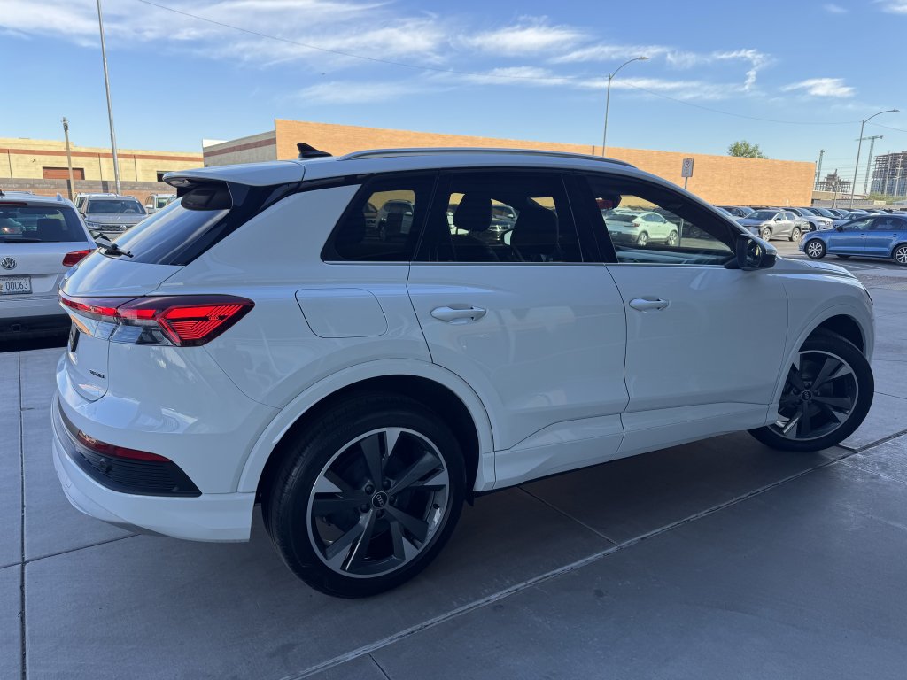 Used 2022 Audi Q4 e-tron Premium Plus w/ Premium Plus AWD/4WD image 4
