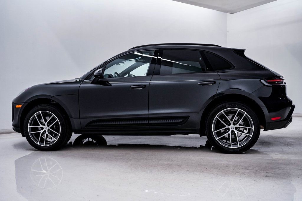 Certified 2025 Porsche Macan AWD/4WD image 2