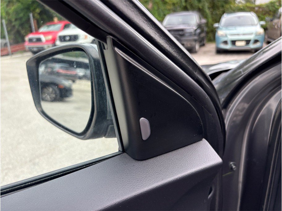 Used 2019 Nissan Kicks SV FWD image 15