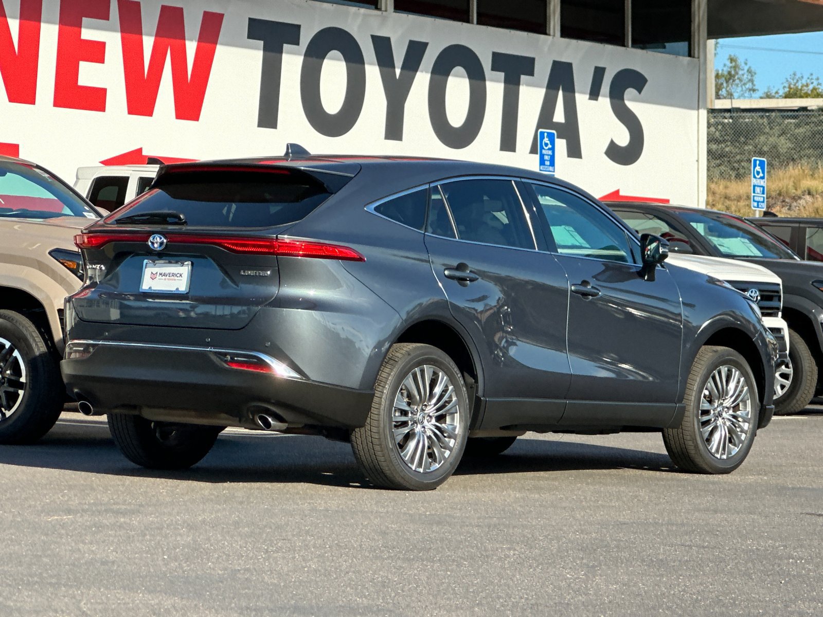 Used 2024 Toyota Venza Limited AWD/4WD image 5