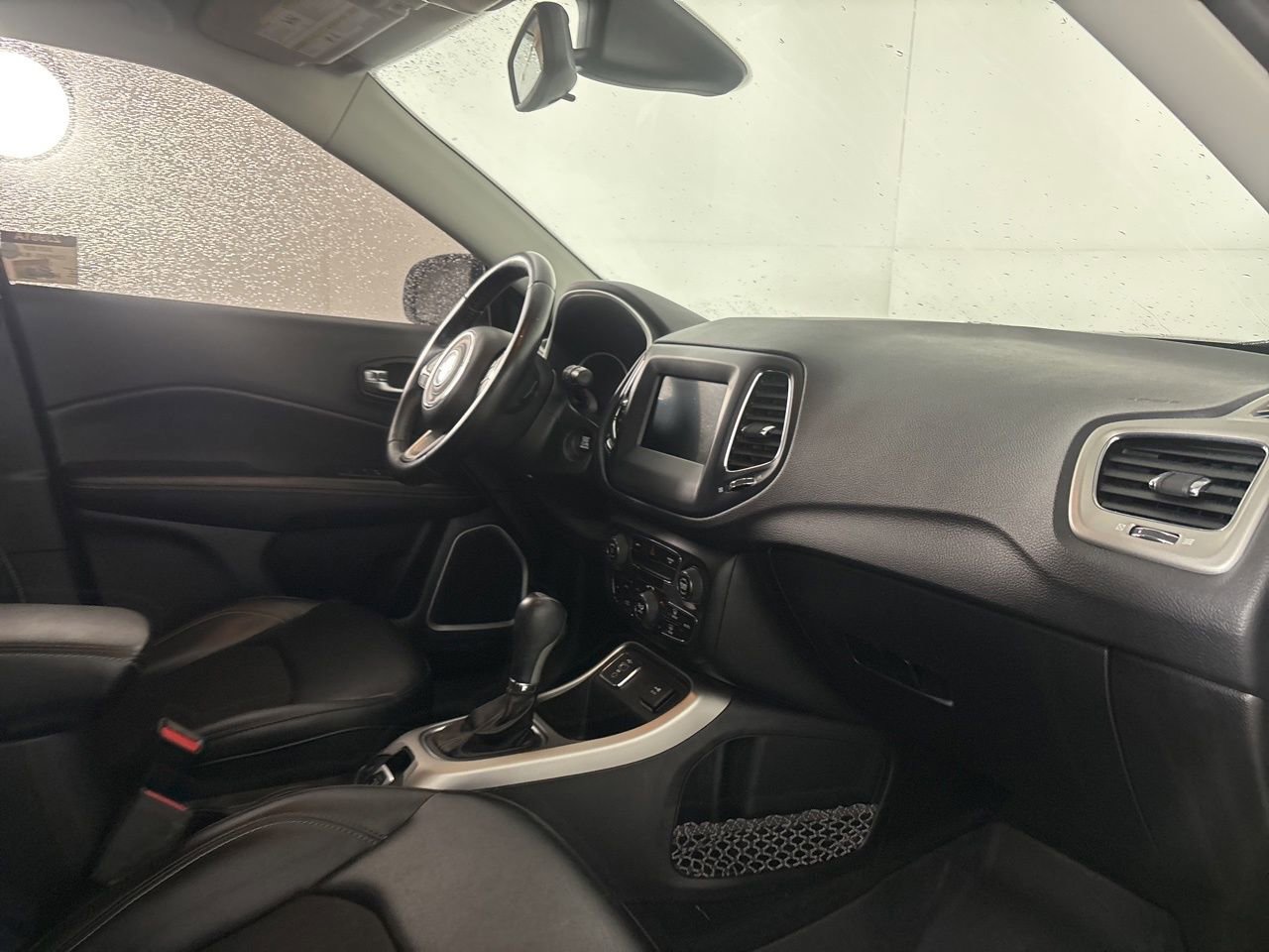 Used 2020 Jeep Compass Latitude image 28