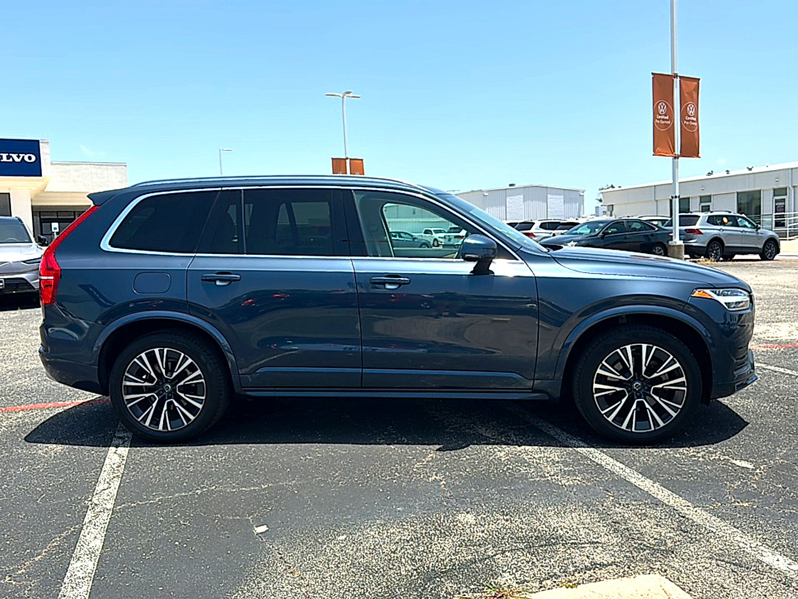 Used 2022 Volvo XC90 T6 Momentum w/ Advanced Package AWD/4WD image 9