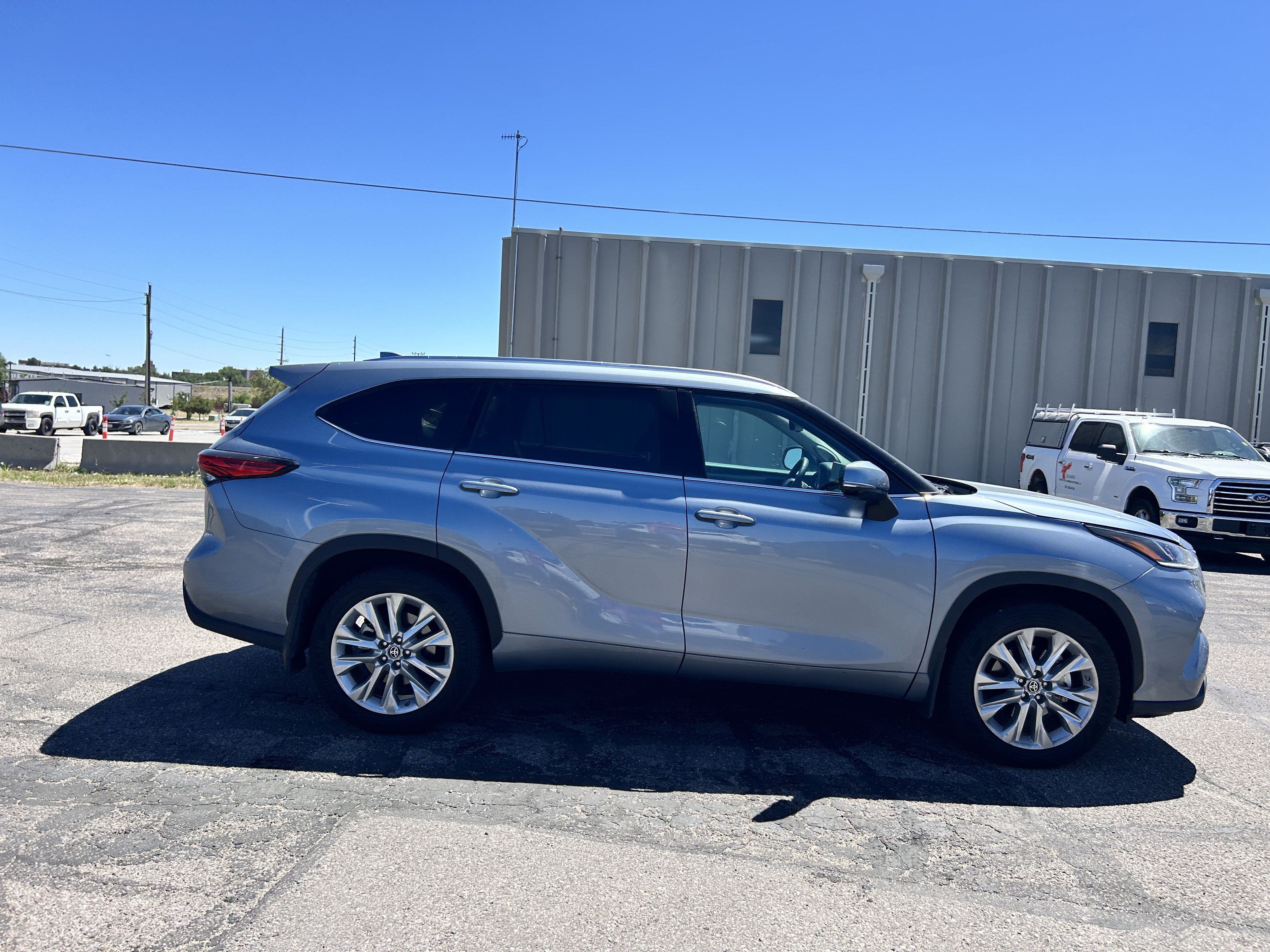 Used 2023 Toyota Highlander Limited AWD/4WD image 6