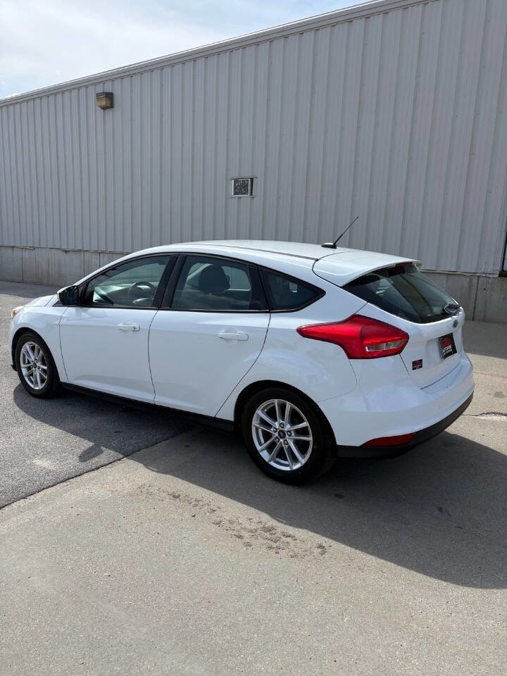 Used 2015 Ford Focus SE w/ SE Cold Weather Package FWD image 5