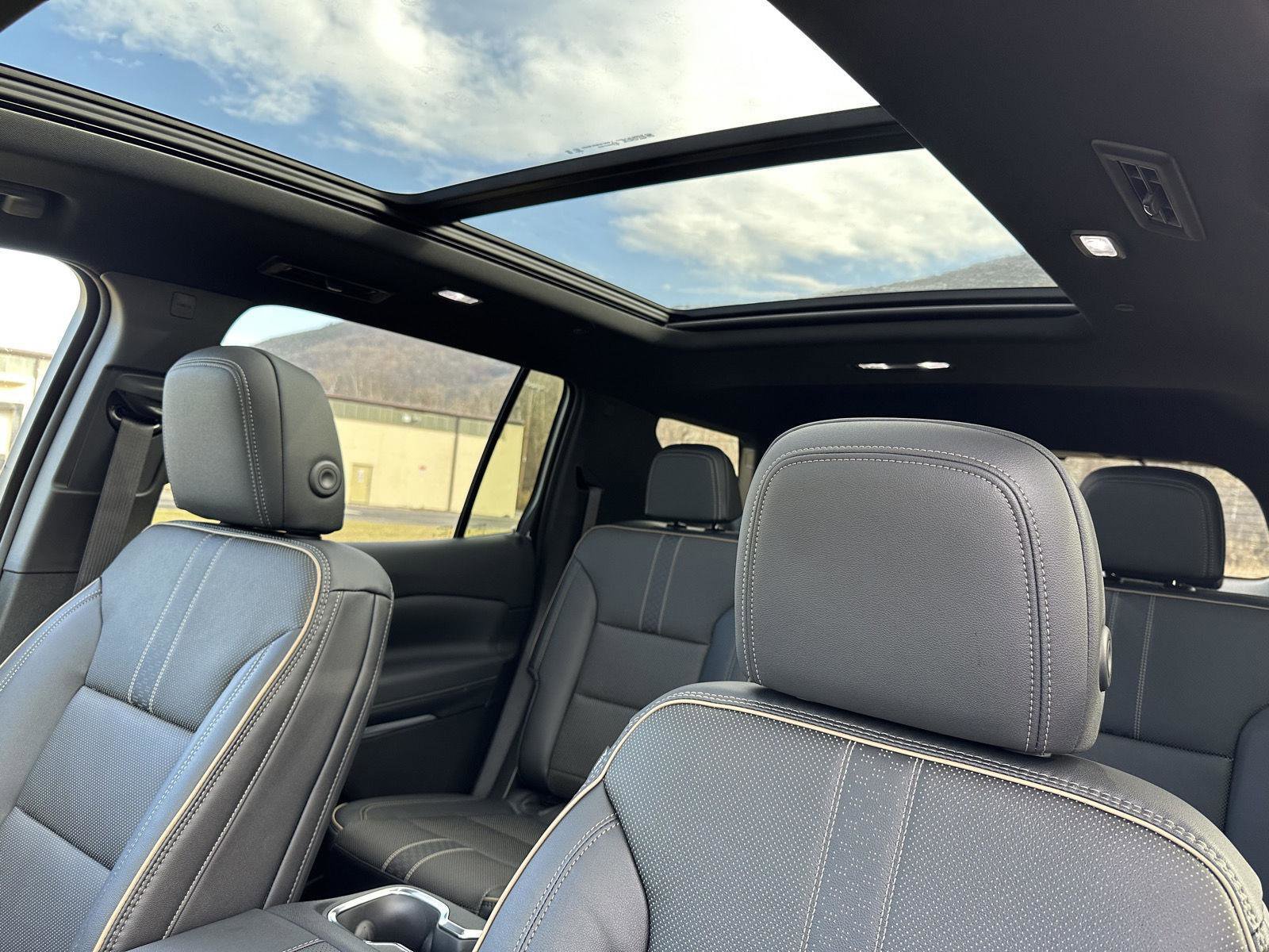 New 2026 Chevrolet Traverse High Country image 17