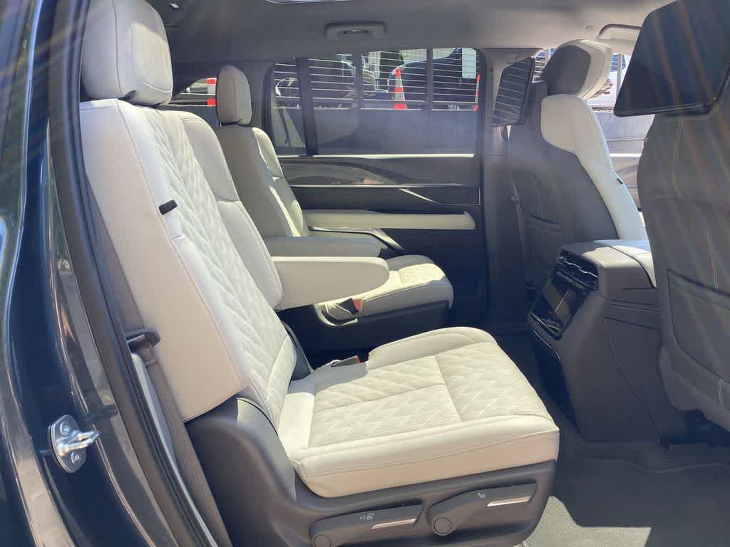 Used 2025 Cadillac Escalade IQ Luxury 1 w/ Smart Trailering package AWD/4WD image 18