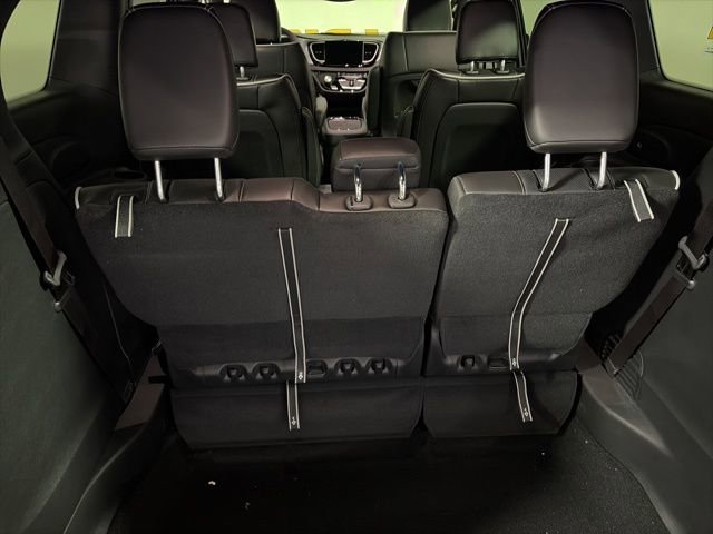 New 2026 Chrysler Pacifica Limited FWD image 5