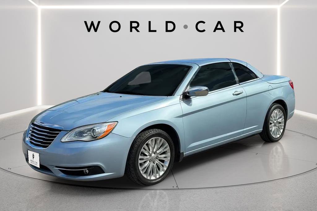 Used 2013 Chrysler 200 Limited FWD image 4