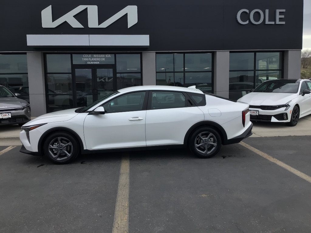 Used 2025 Kia K4 LXS image 3