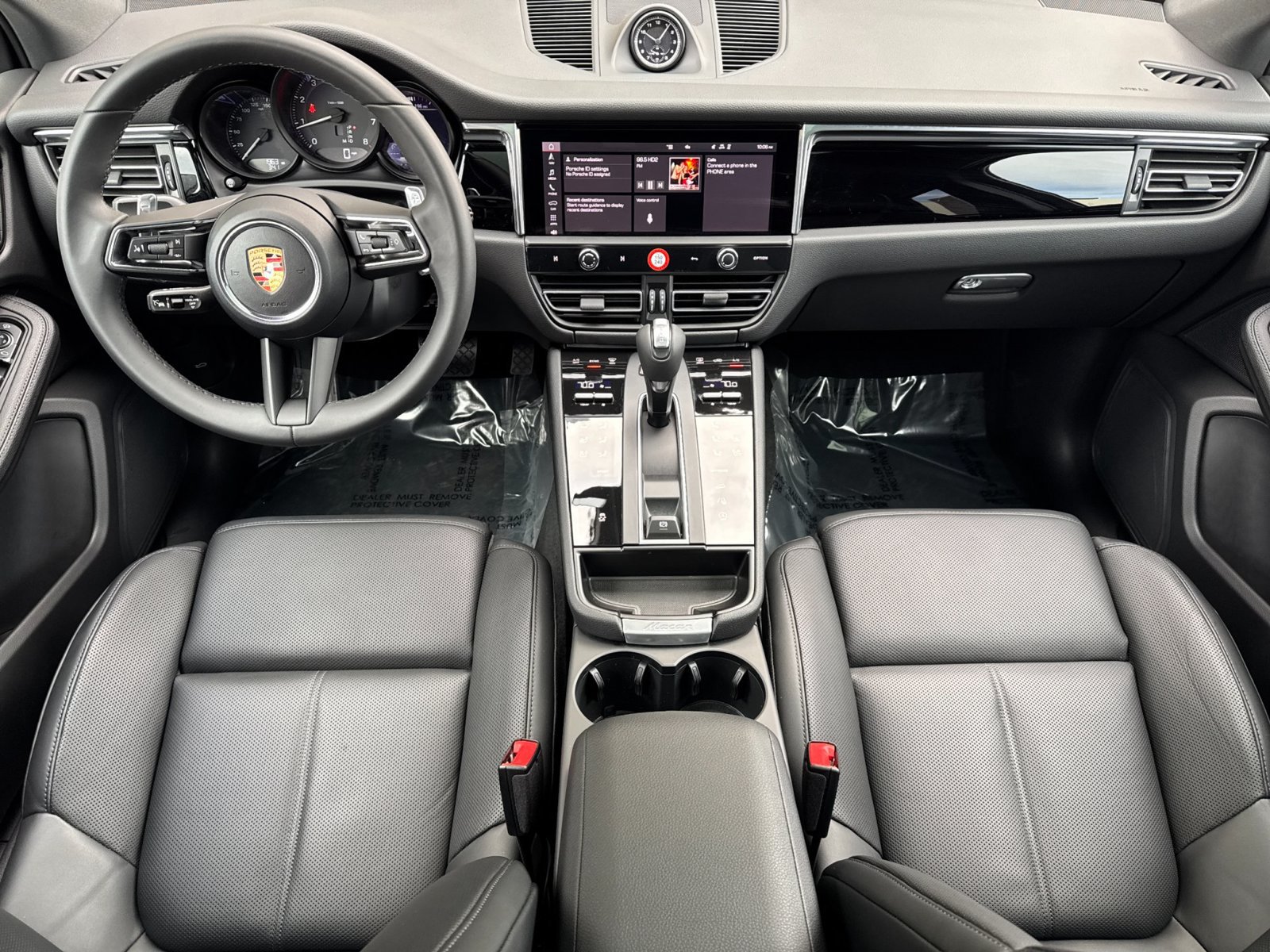 Certified 2026 Porsche Macan AWD/4WD image 6