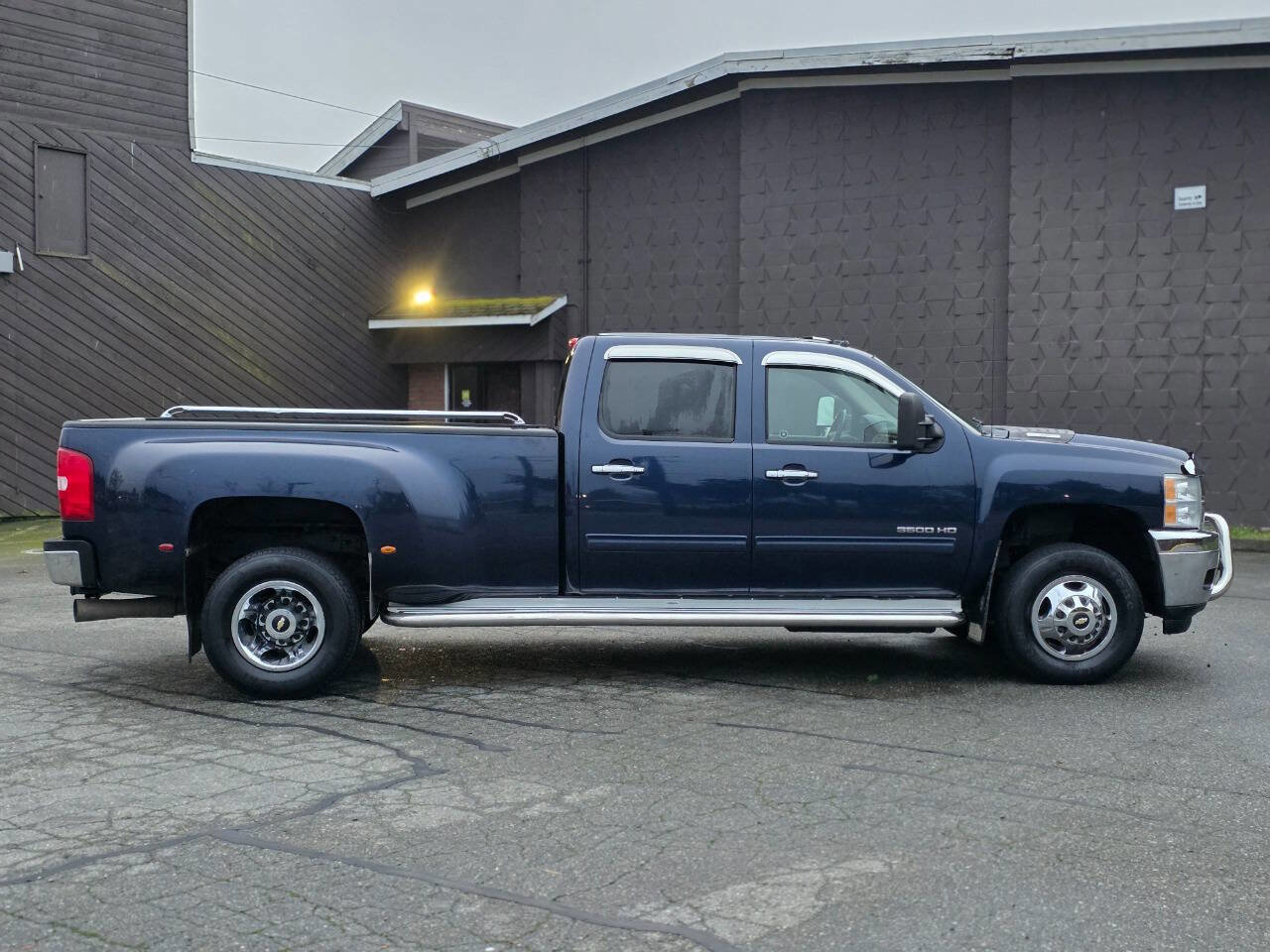 Used 2011 Chevrolet Silverado 3500 LTZ image 13