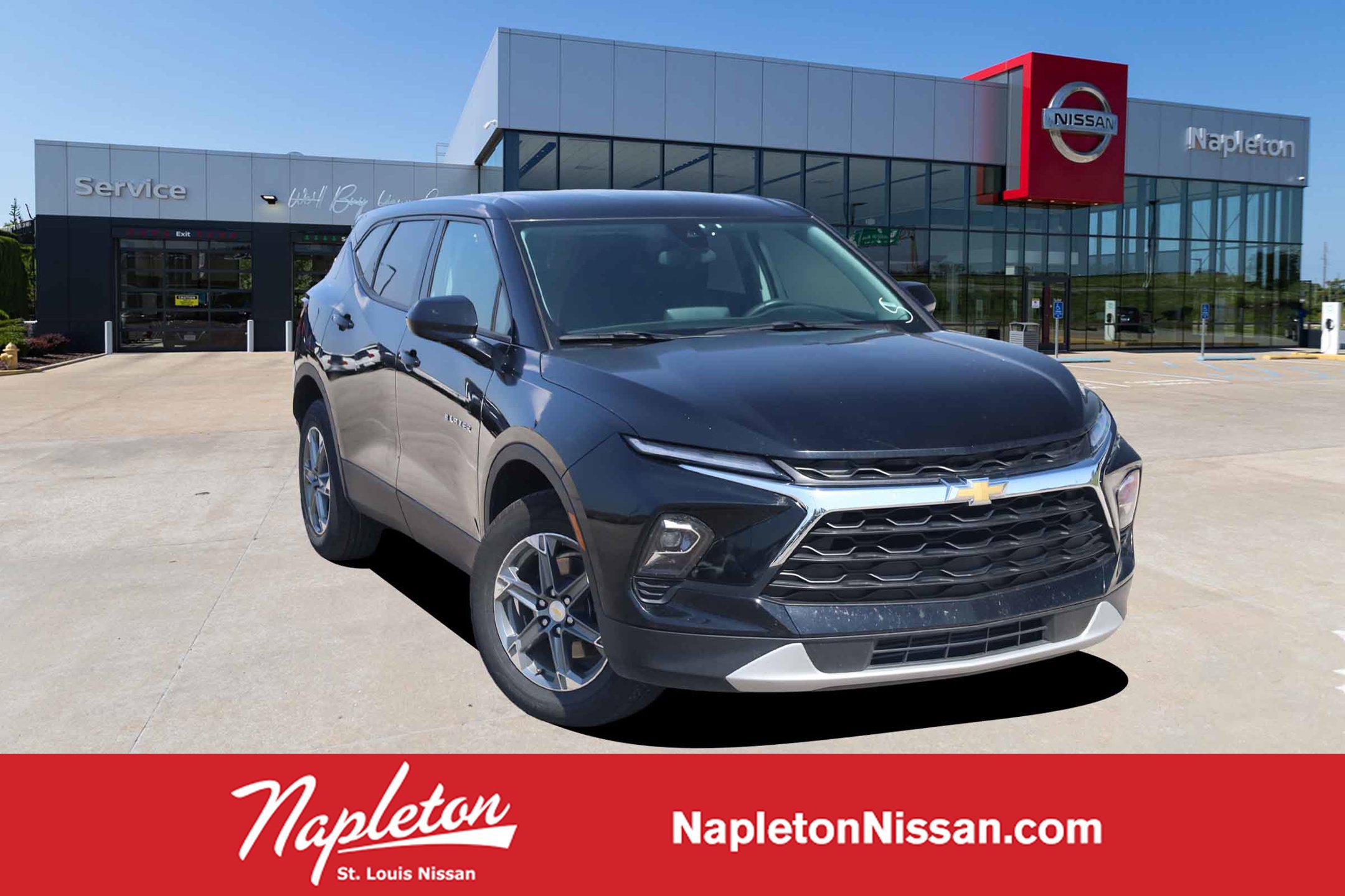 Used 2025 Chevrolet Blazer LT FWD image 1