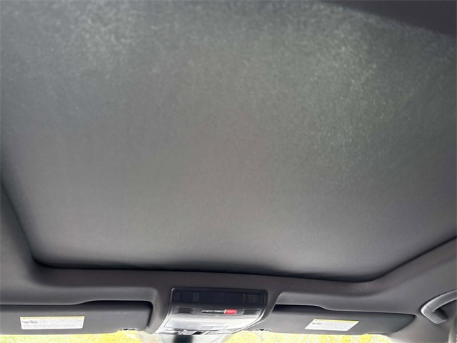 Used 2023 Volkswagen Tiguan SE R-Line image 27