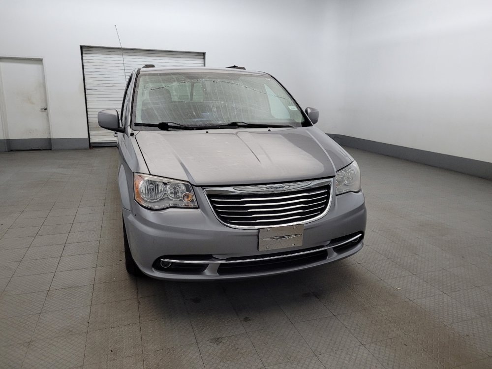 Used 2015 Chrysler Town & Country Touring image 14