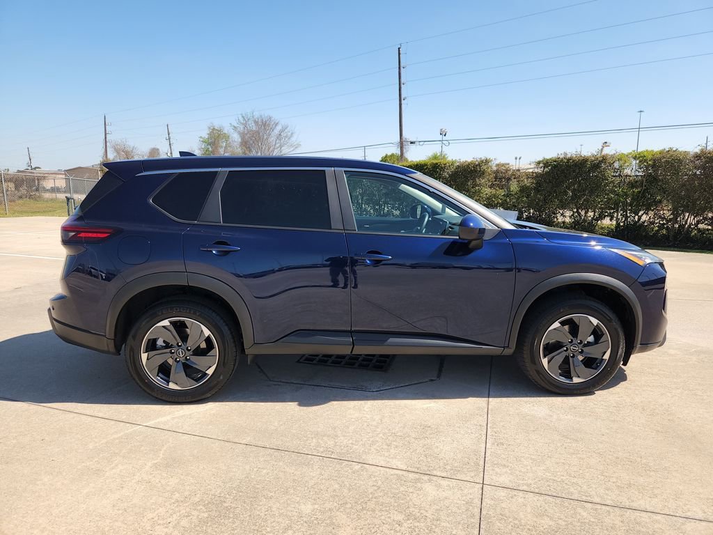 Used 2025 Nissan Rogue SV AWD/4WD image 4