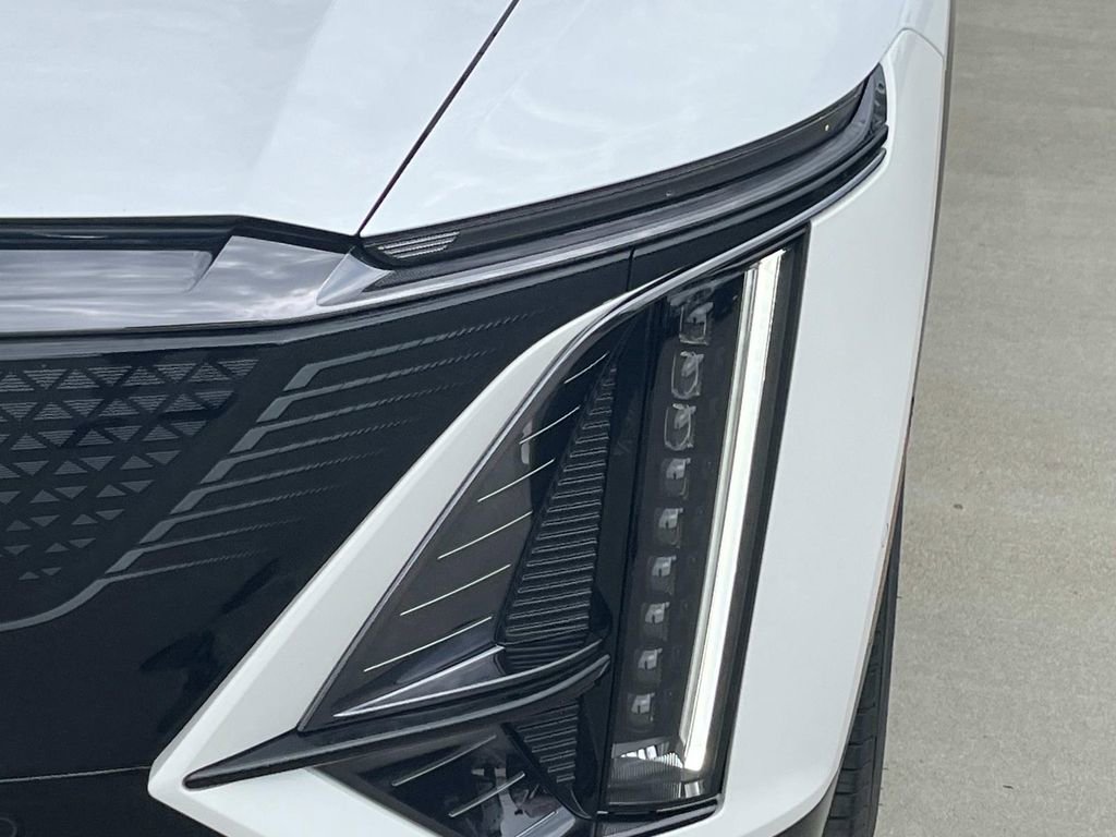 Used 2025 Cadillac Lyriq Sport AWD/4WD image 9