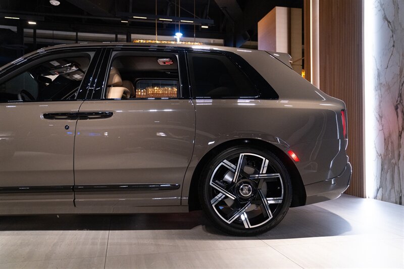 Used 2027 Rolls-Royce Cullinan Black Badge AWD/4WD image 12