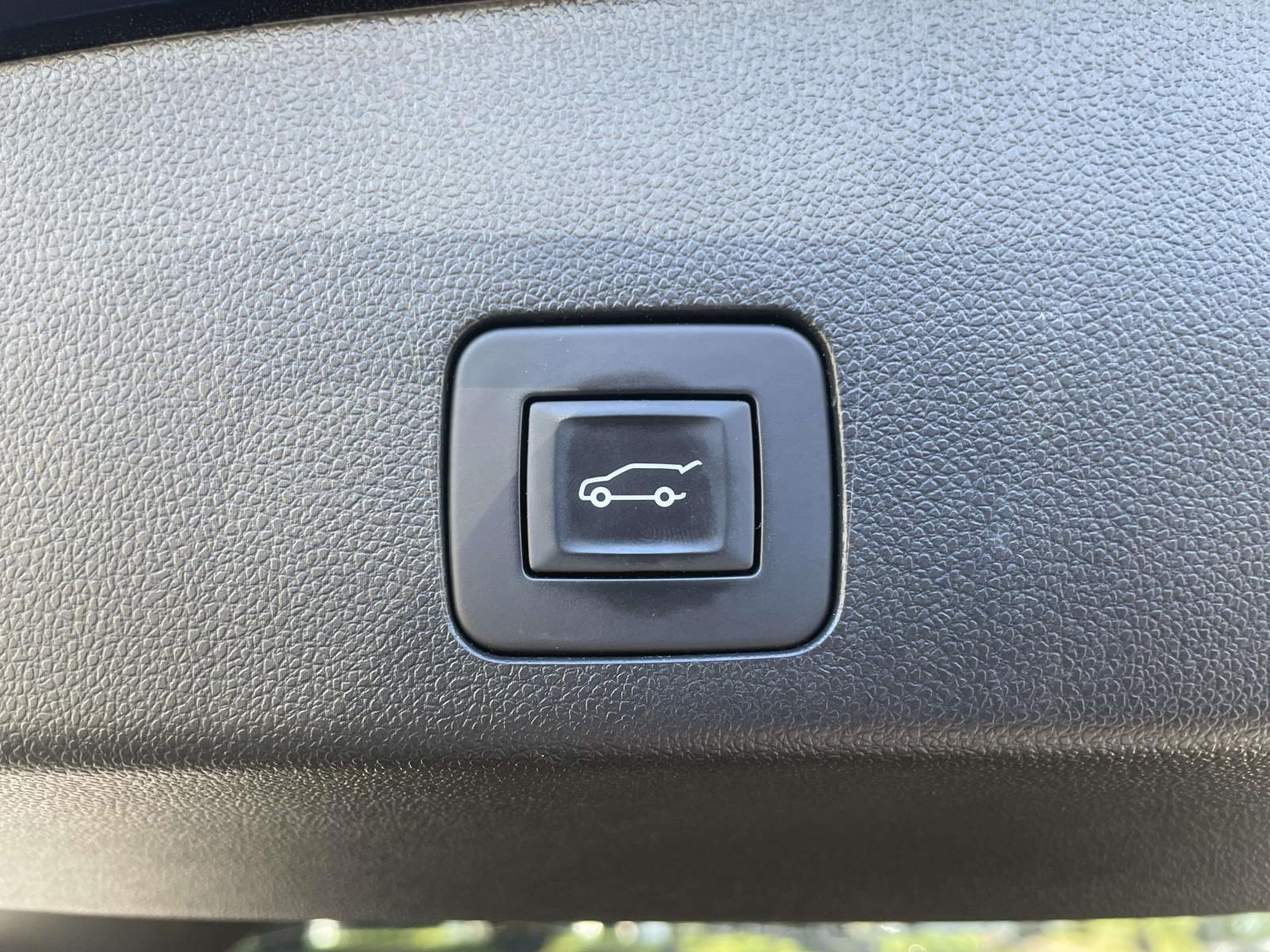 Used 2023 Buick Encore GX Essence w/ Experience Buick Package FWD image 9