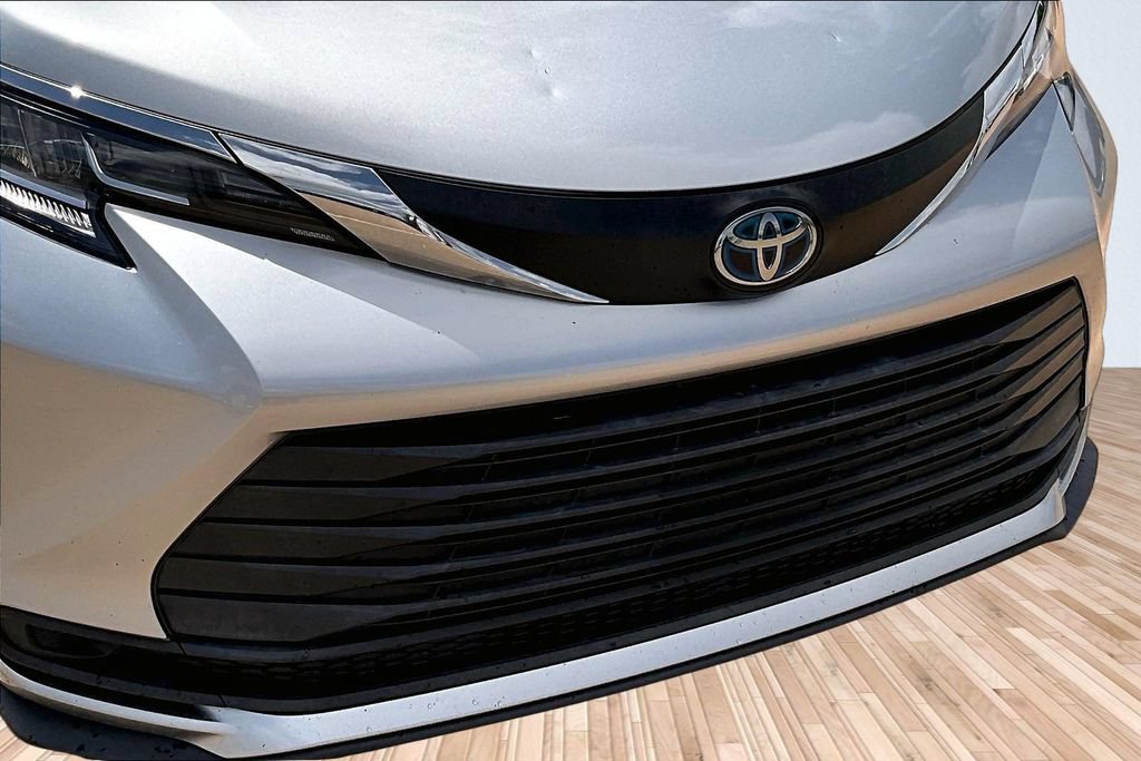 Used 2021 Toyota Sienna LE FWD image 27