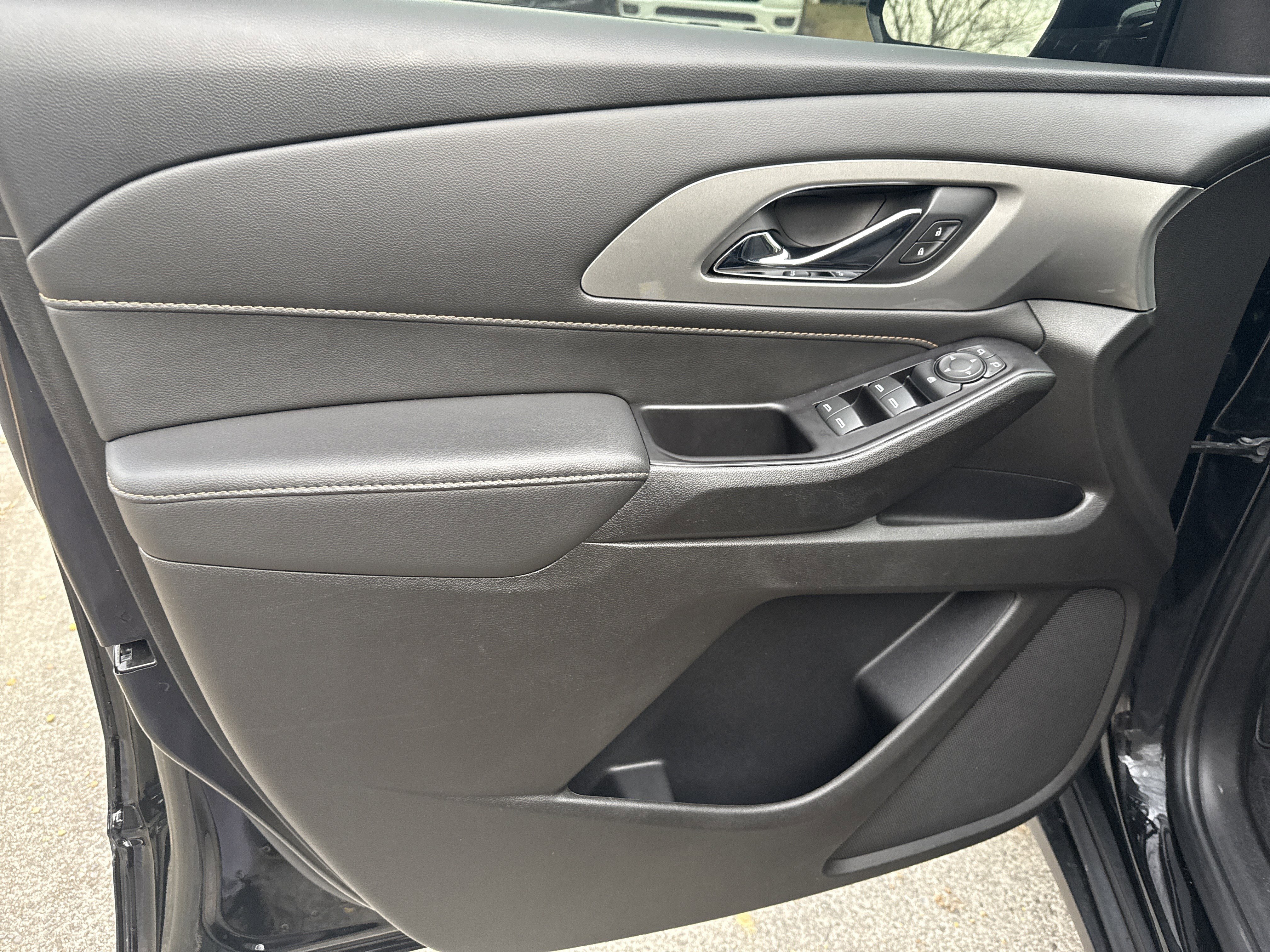 Used 2020 Chevrolet Traverse LS w/ LPO, Blackout Package image 10