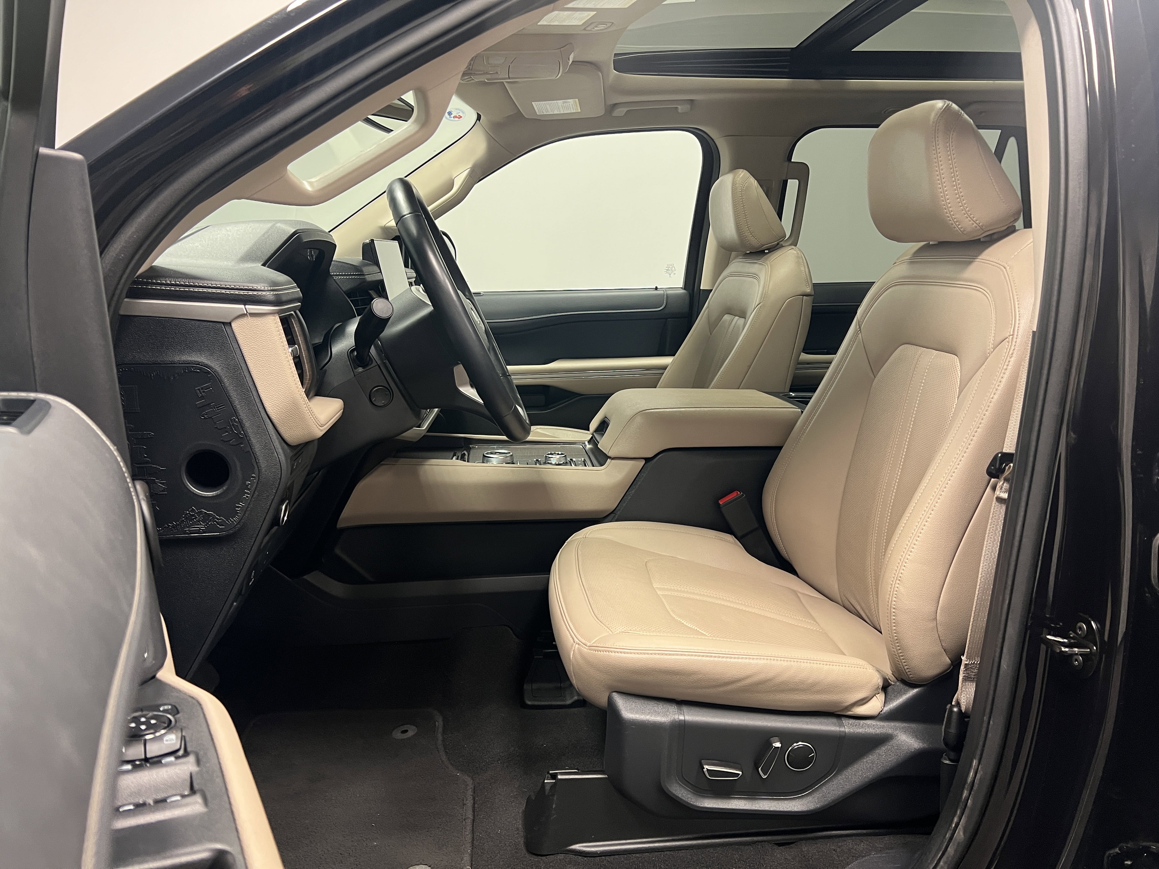 Used 2024 Ford Expedition Max Limited image 16