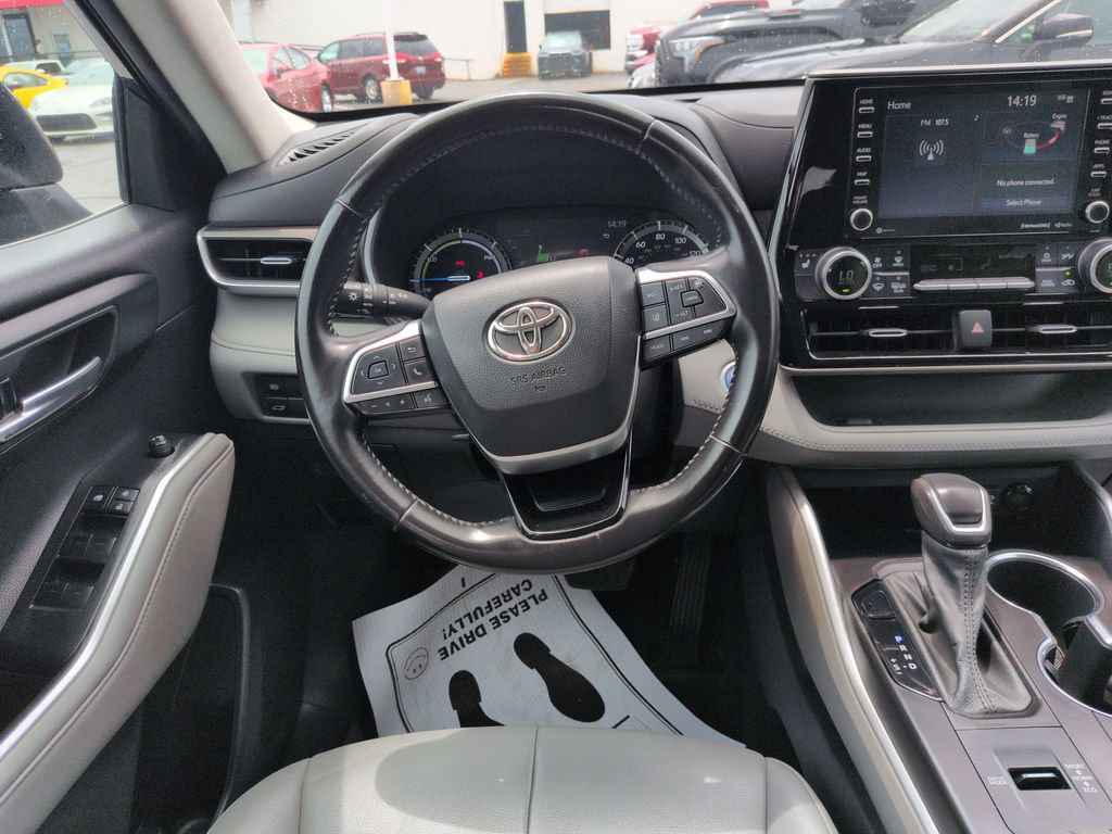 Used 2021 Toyota Highlander XLE AWD/4WD image 13