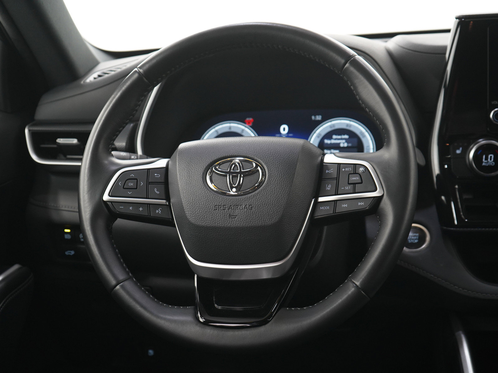 Used 2025 Toyota Highlander XSE AWD/4WD image 18