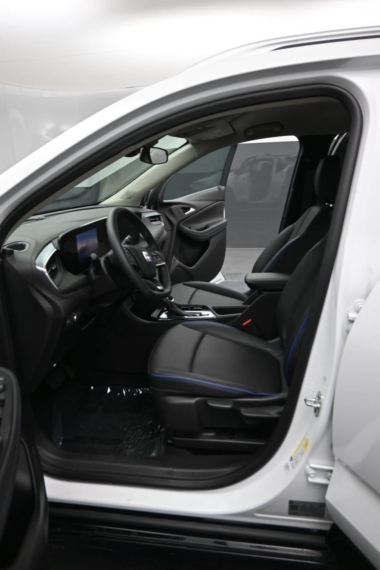 Used 2025 Buick Encore GX Sport Touring w/ Advanced Technology Package AWD/4WD image 16
