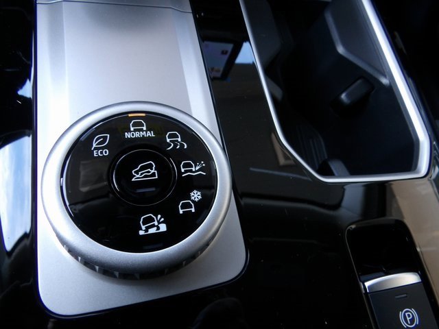 New 2025 Mitsubishi Outlander SE image 21