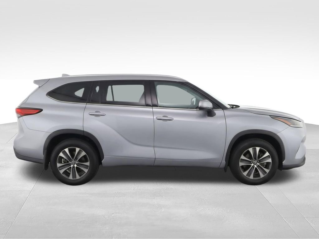 Used 2020 Toyota Highlander XLE FWD image 9