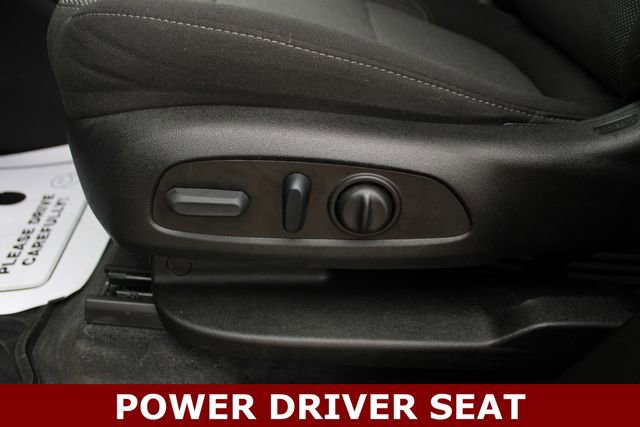 Used 2023 Chevrolet Traverse LT image 3