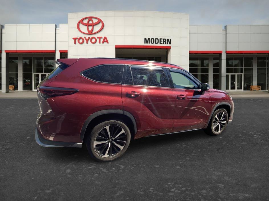 Used 2021 Toyota Highlander XSE FWD image 23