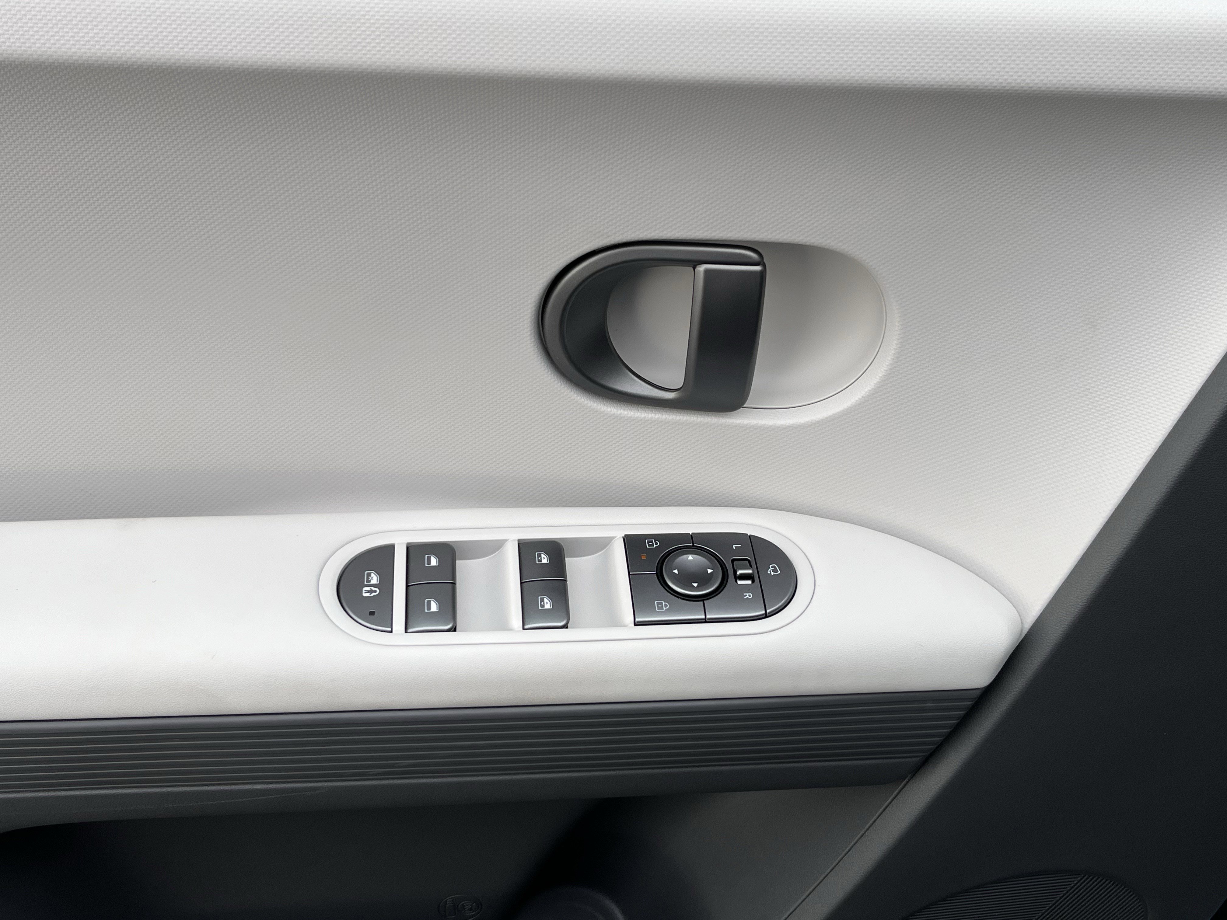 Used 2025 Hyundai Ioniq 5 SEL image 17