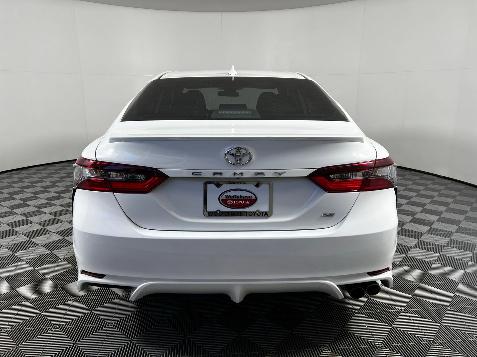 Used 2024 Toyota Camry SE image 6