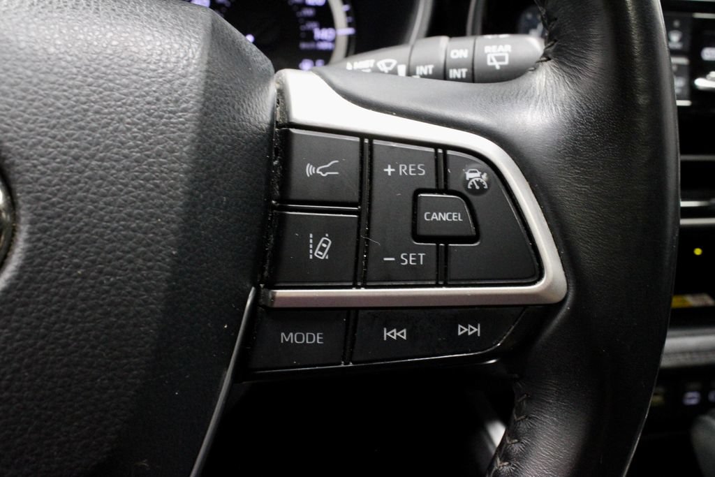 Used 2023 Toyota Highlander XLE AWD/4WD image 28