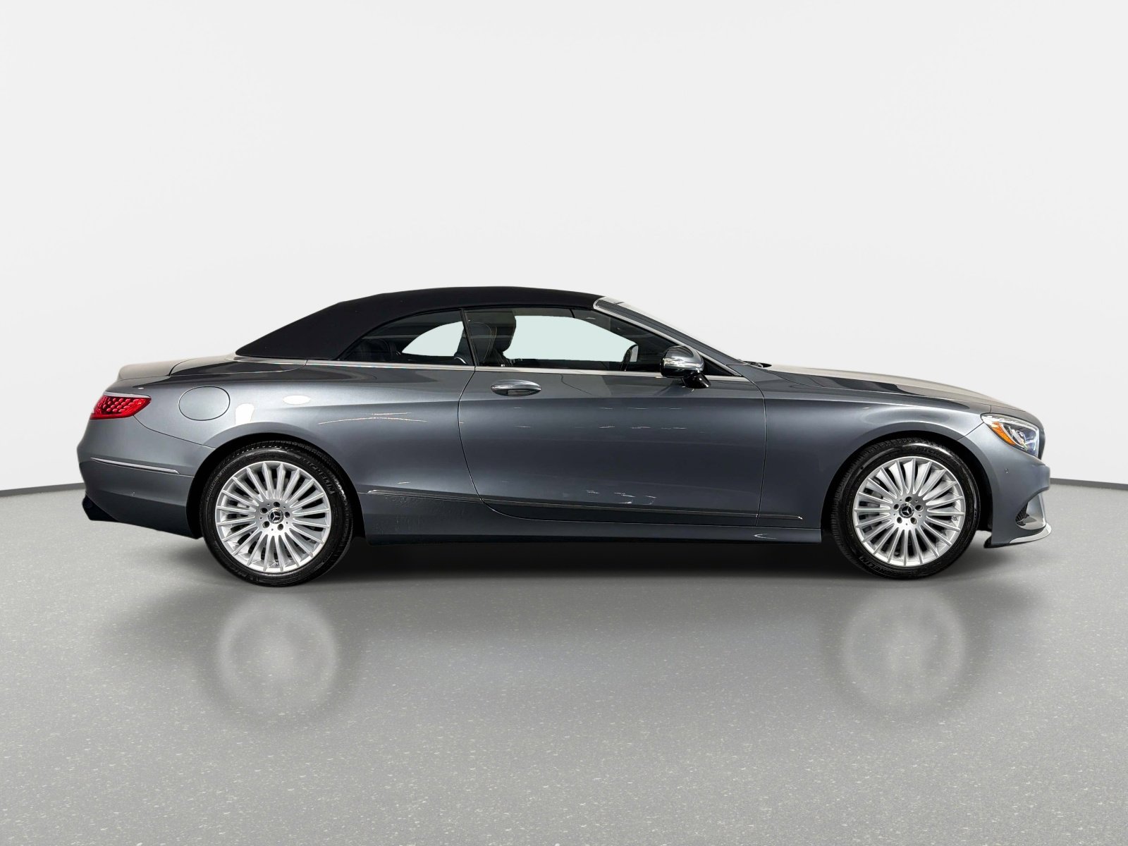 Used 2020 Mercedes-Benz S 560 Cabriolet image 2