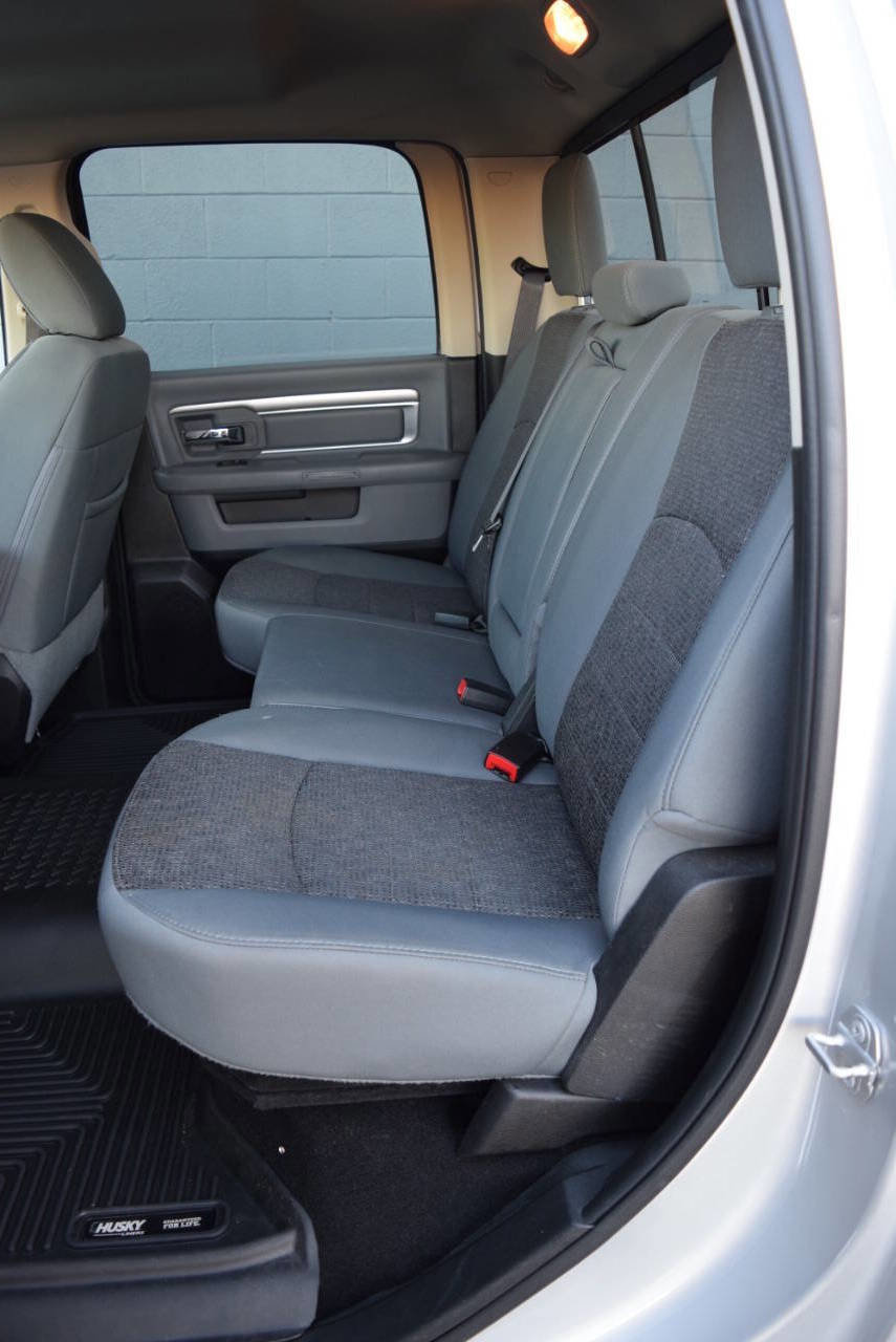 Used 2019 RAM 1500 Classic SLT w/ Luxury Group image 36