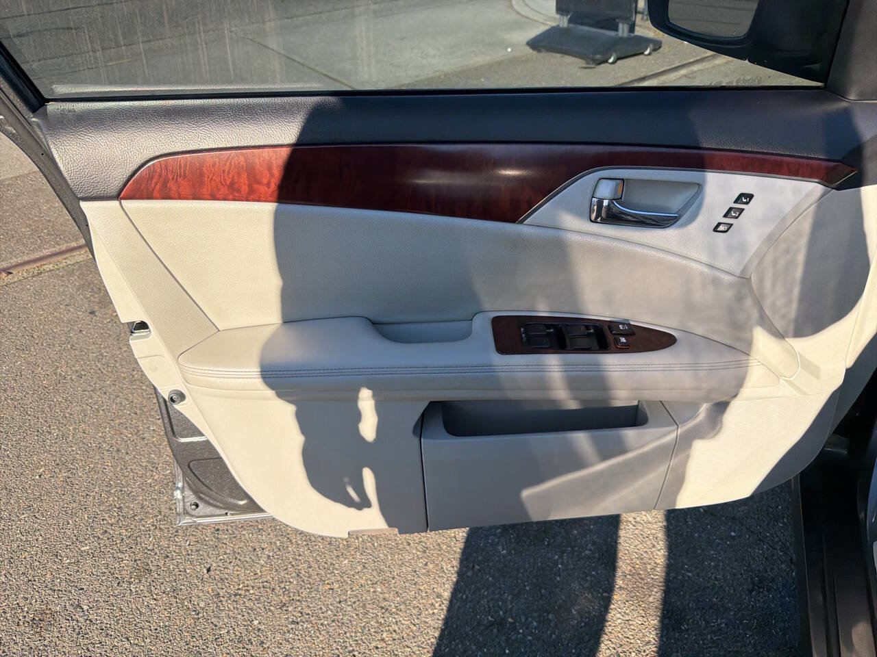 Used 2011 Toyota Avalon Limited image 32