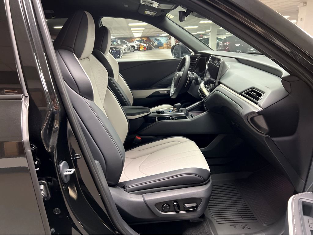New 2026 Lexus TX 500h AWD image 32