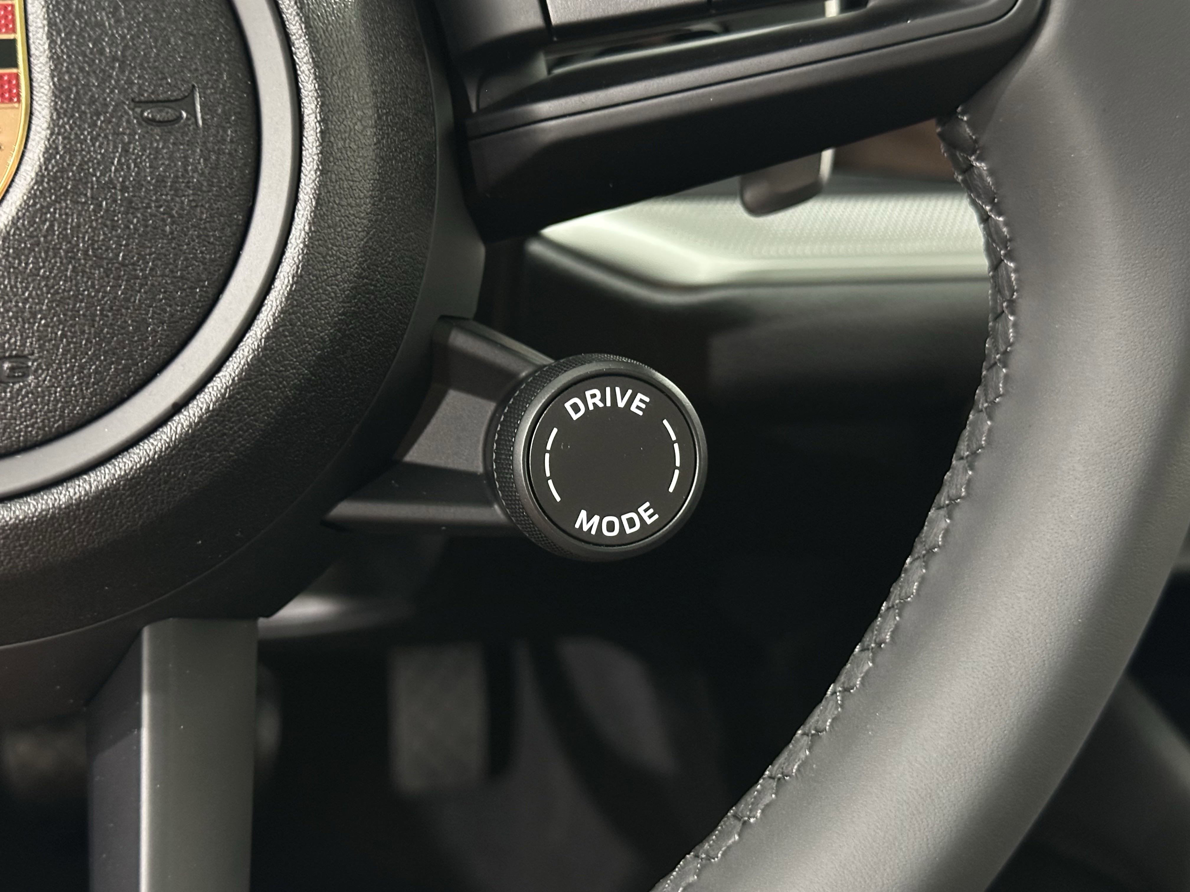 Certified 2025 Porsche Cayenne image 50