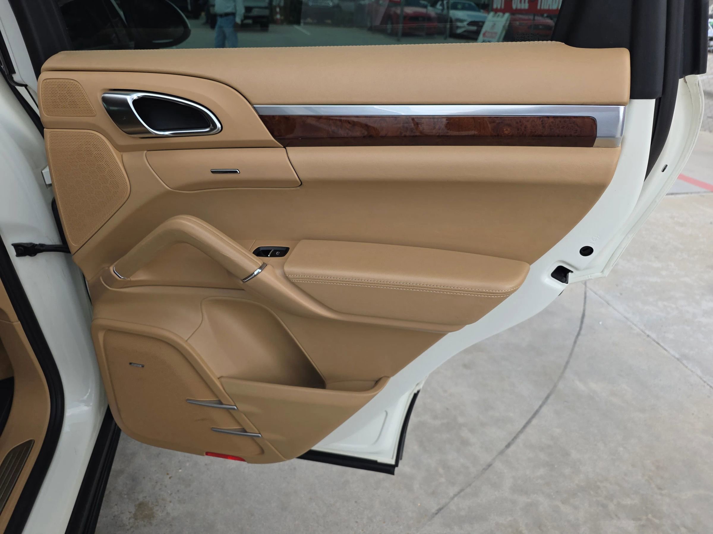 Used 2011 Porsche Cayenne Turbo AWD/4WD image 32