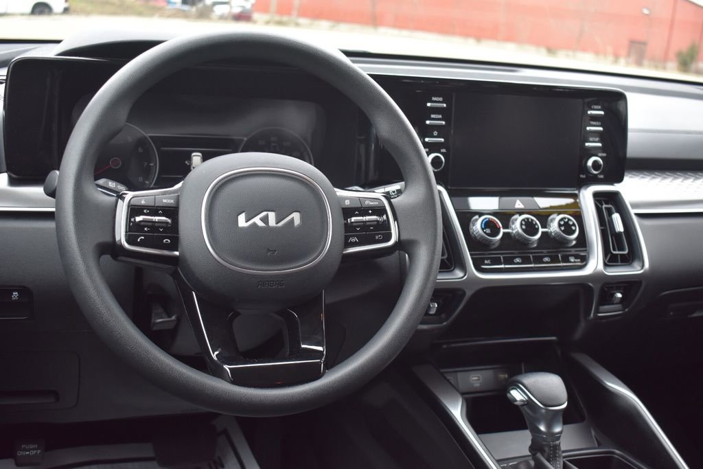 Used 2023 Kia Sorento LX FWD image 21